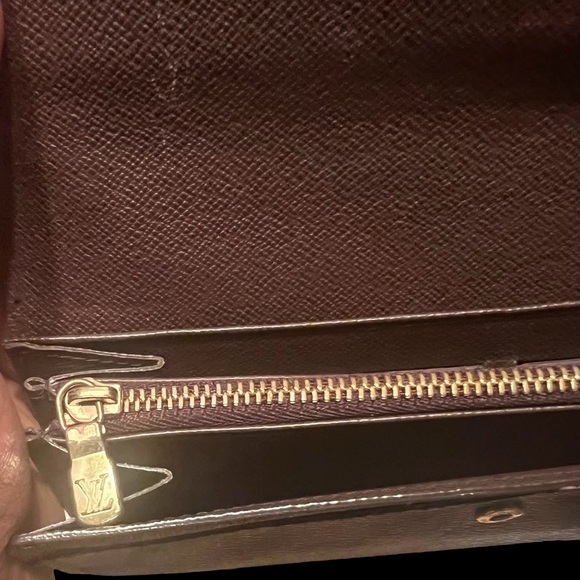 LOUIS VUITTON Damier Ebene Sarah Wallet - Picture 8 of 11
